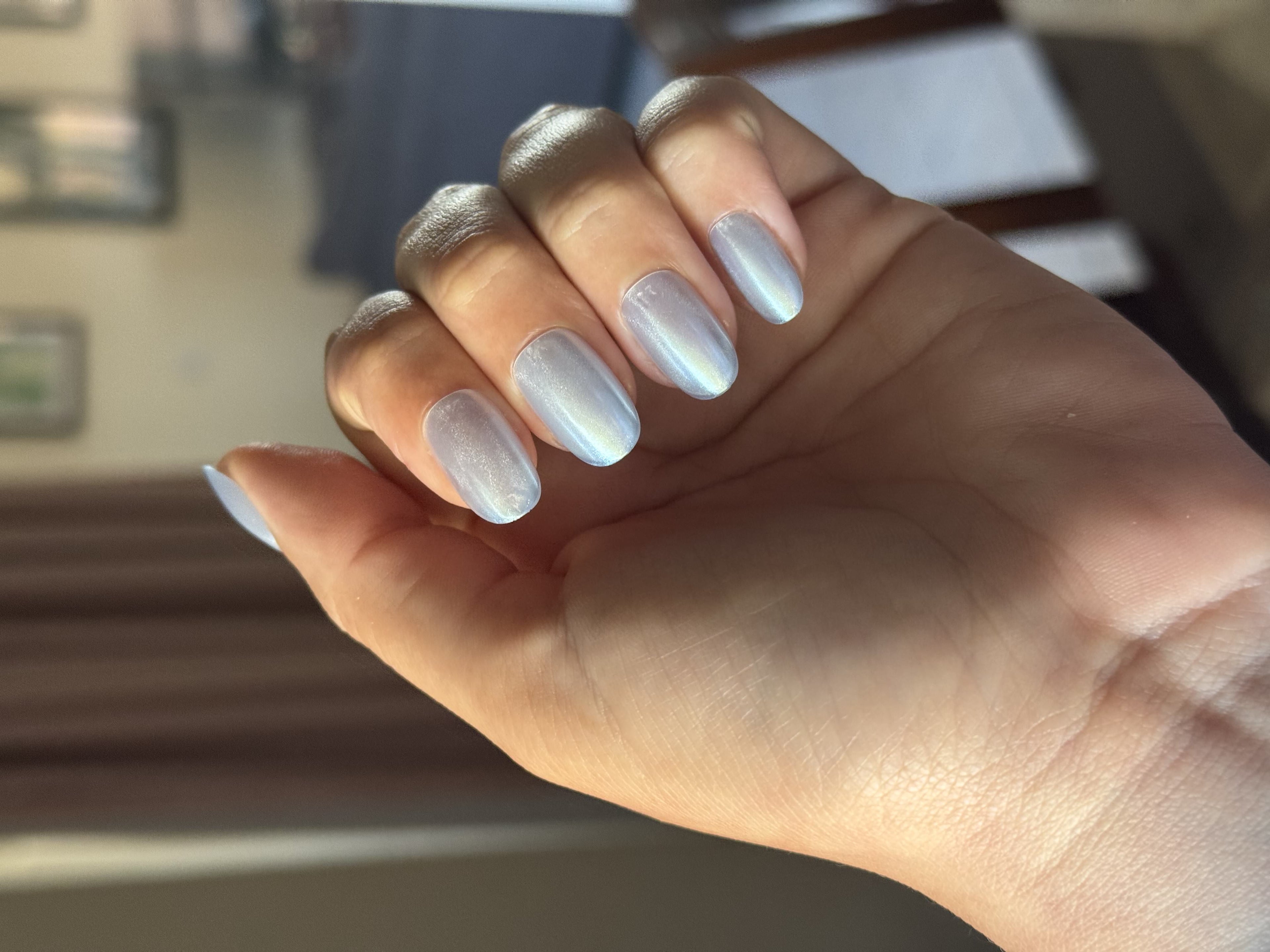 Olive & June Instant Mani Maximalist Short Round Press-On Nails, Sky Chrome, 42 Pieces