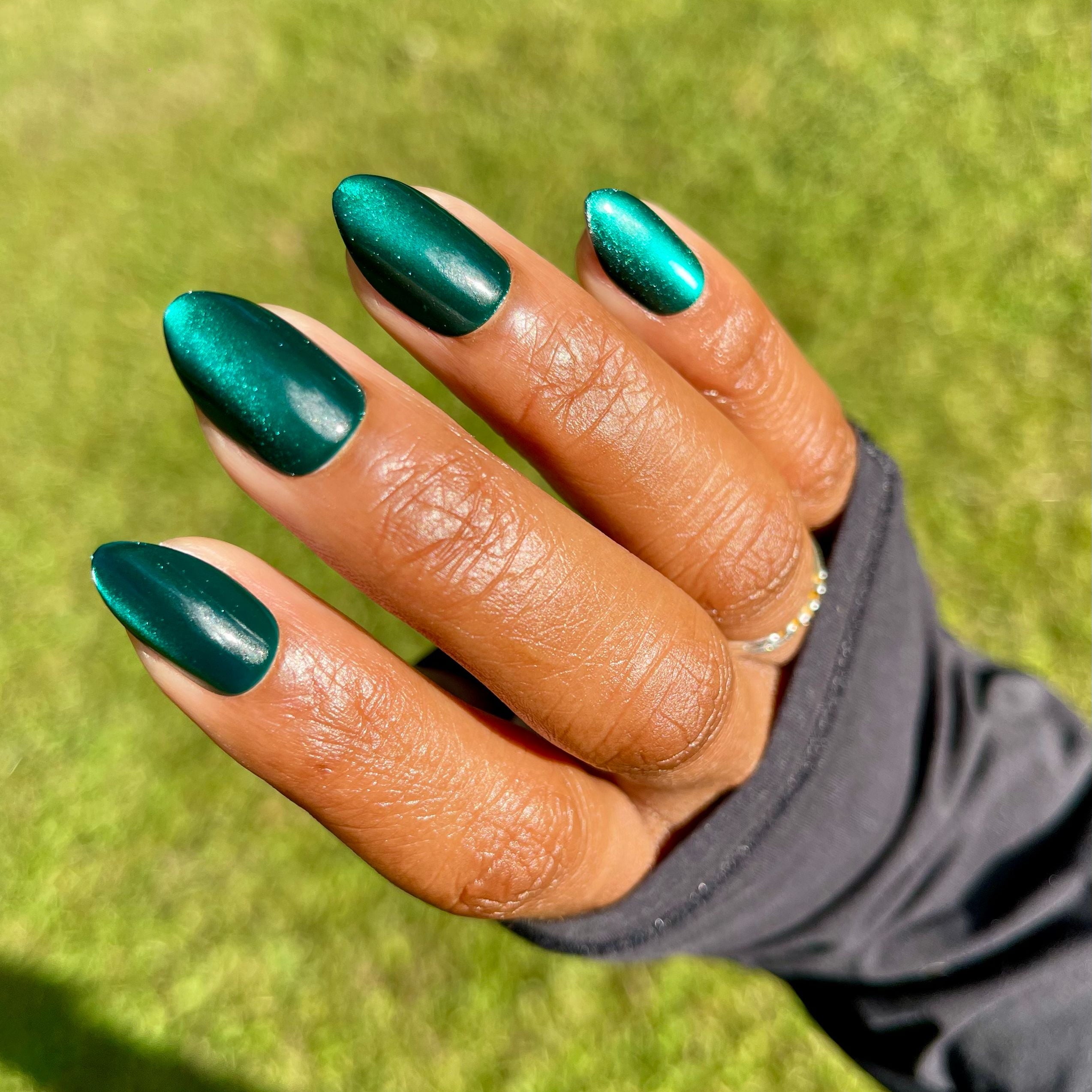 Olive & June Instant Mani Medium Almond Press-On Nails, Emerald Velvet, 42 Pieces