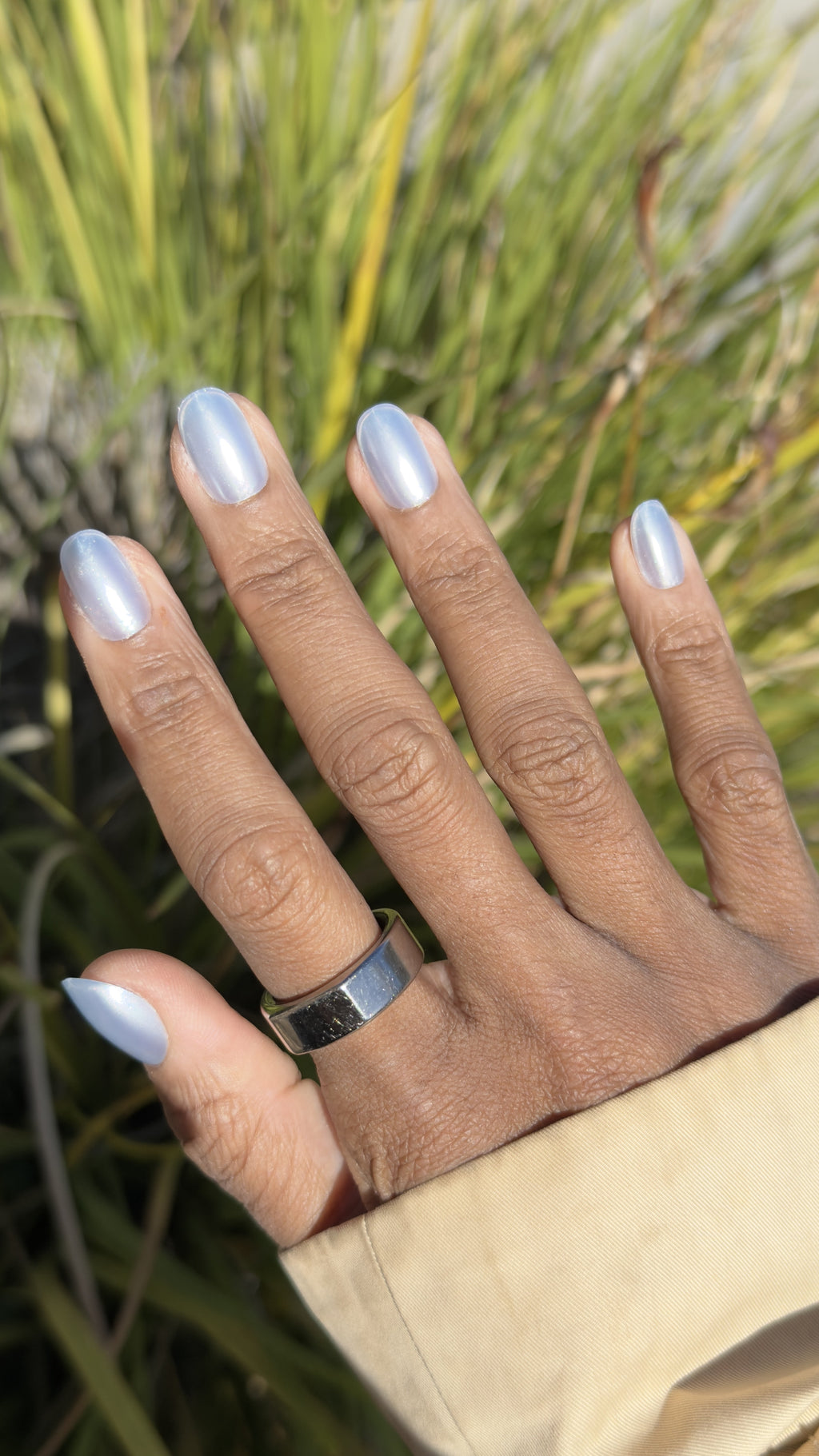 Olive & June Instant Mani Maximalist Short Round Press-On Nails, Sky Chrome, 42 Pieces